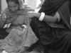 donne di habay che decorano saree